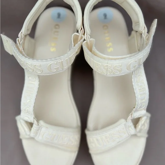 NWOT GUESS PLATFORM OFF WHITE SZ 9 SANDALS CLOTH STRAPS WITH GUESS LOS ANGELES - Picture 10 of 13